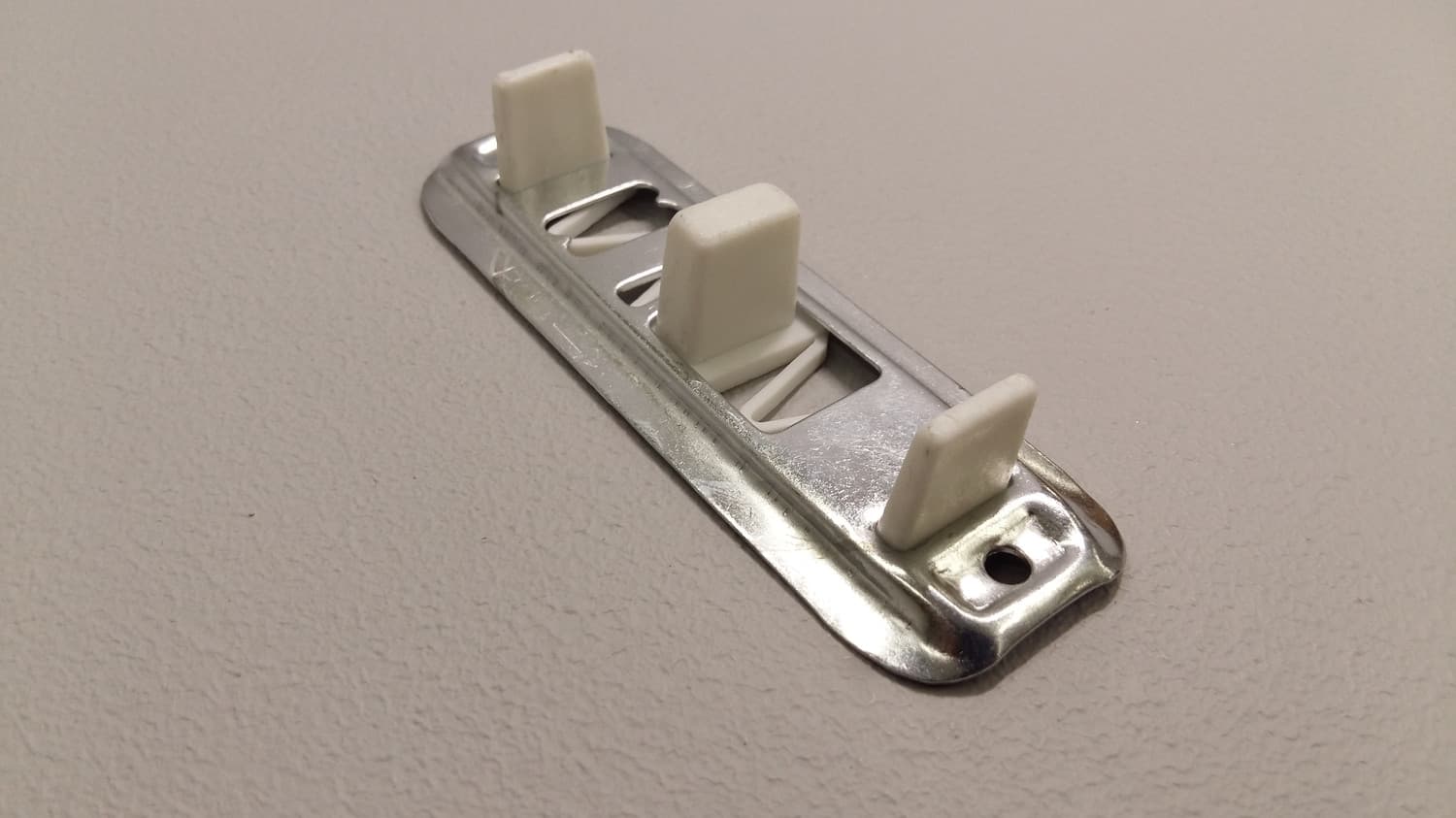 Guide du bas pour garde-robe - Miniature 2