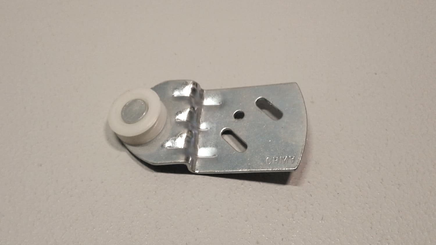 Roulettes du haut pour garde-robe Diamètre: 15/16''Offset: 5/16''  - VOS-DEF1-319A | Vosthermos