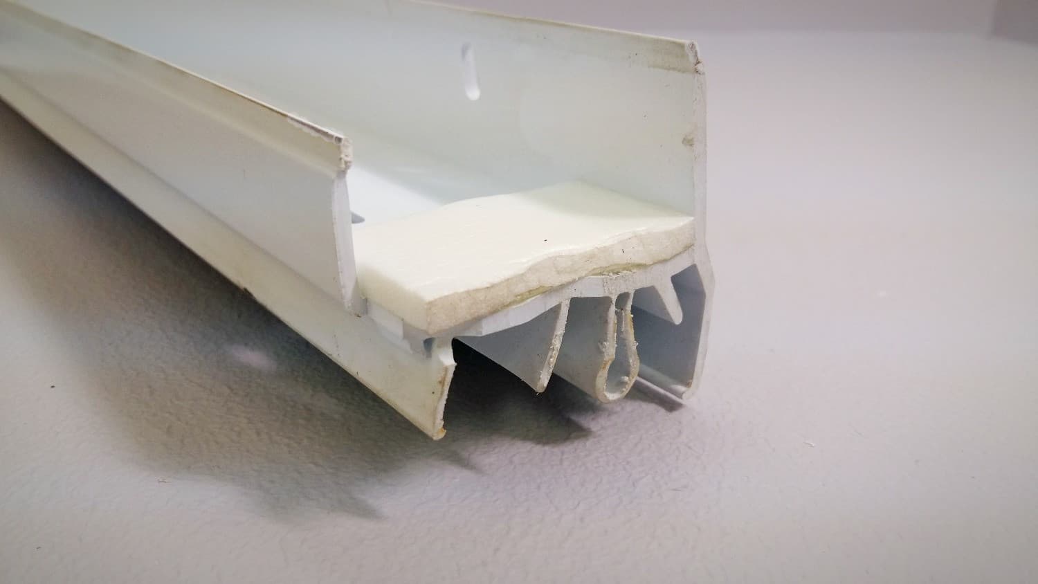 Balai blanc pour porte résidentielle 34 - Image 1