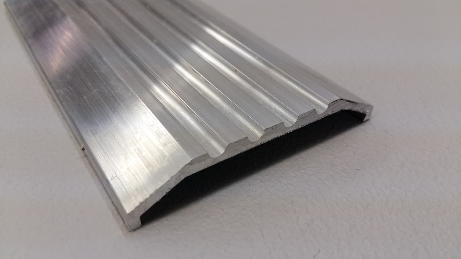 Seuil de porte en aluminium 3 X 36 - VOS-DEF10-158-3 (36") | Vosthermos