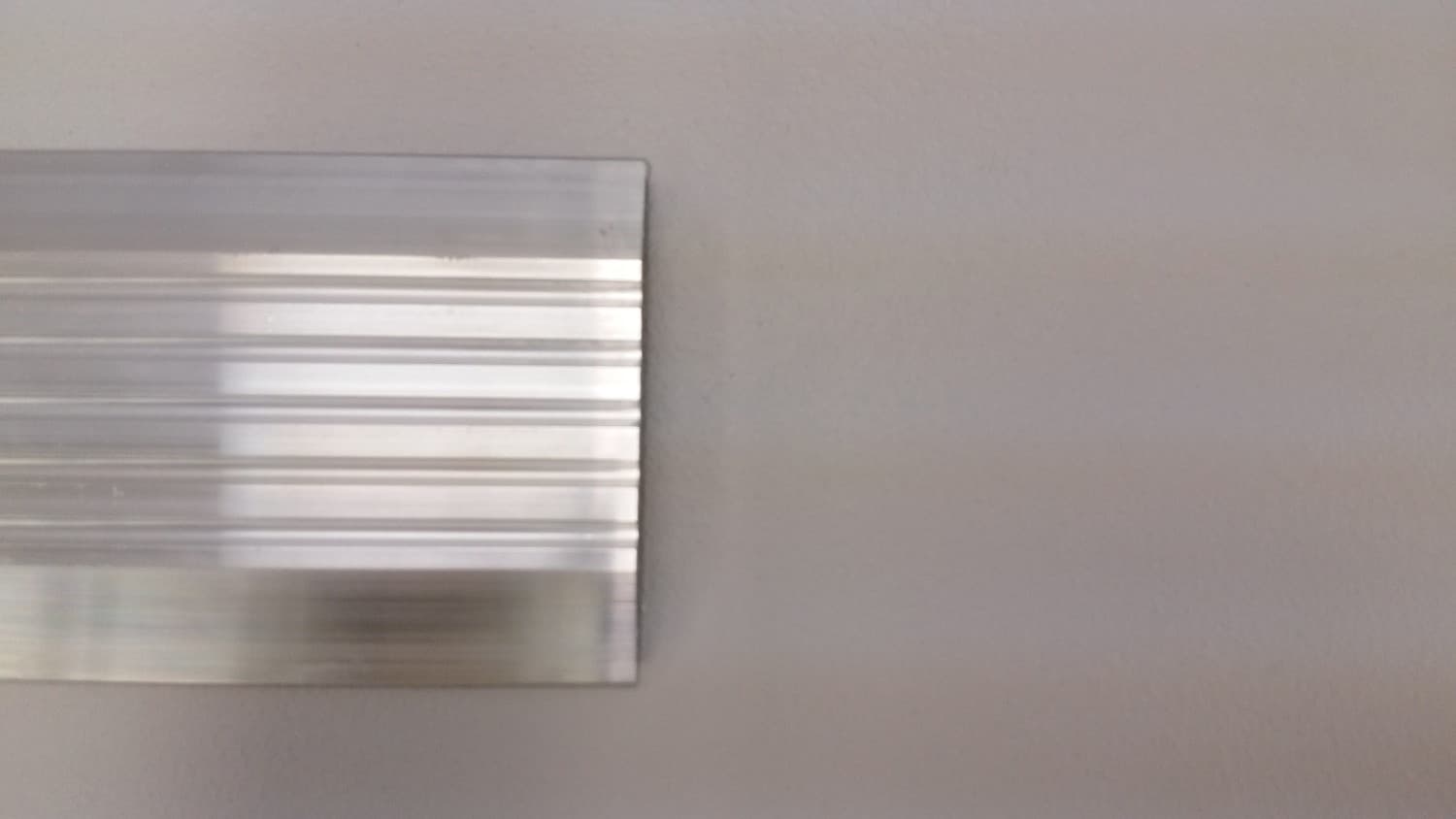 Seuil de porte en aluminium 4 X 36 - Miniature 2