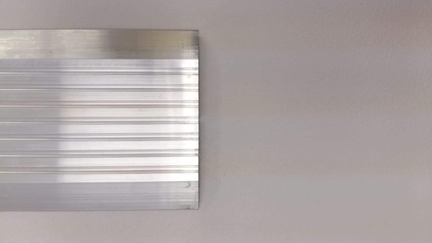 Seuil de porte en aluminium 5 X 36 - Miniature 2