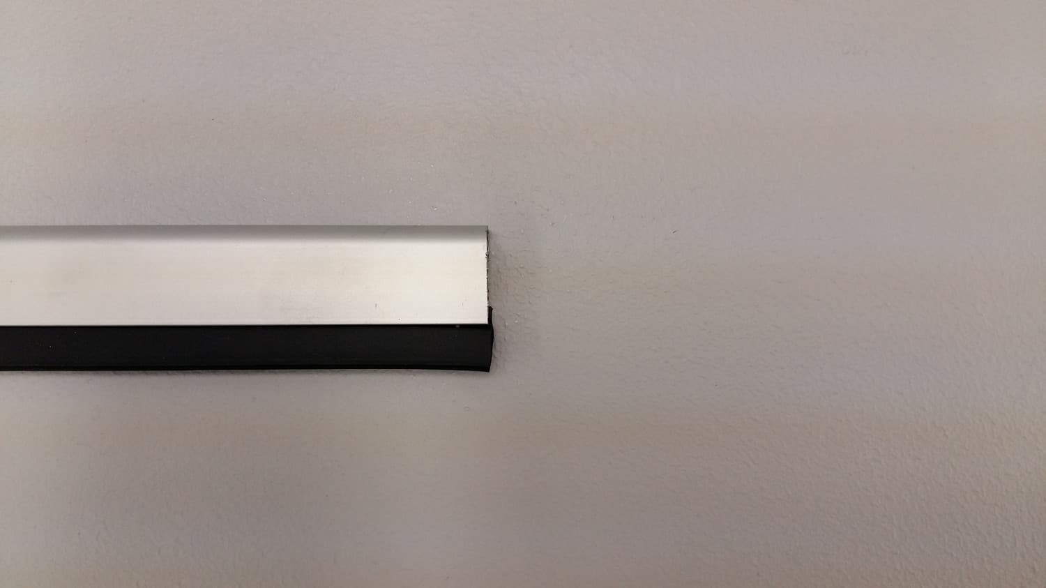 Ensemble de coupe-froid en aluminium et néoprène pour contour de porte - Miniature 3