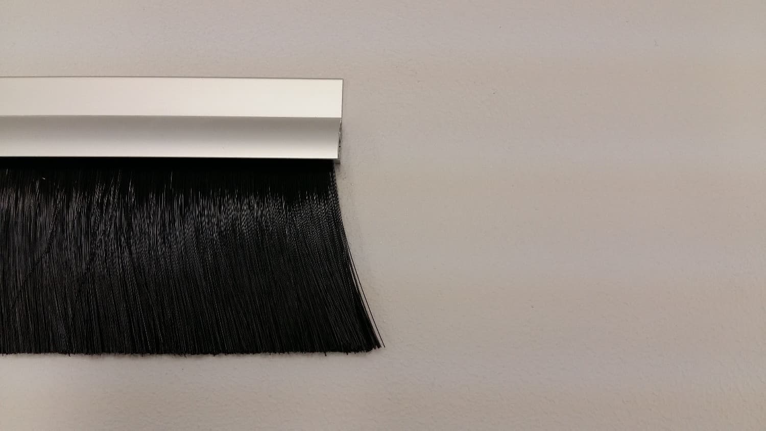 Balai de porte 36 en aluminium avec rejet d'eau  - Miniature 2