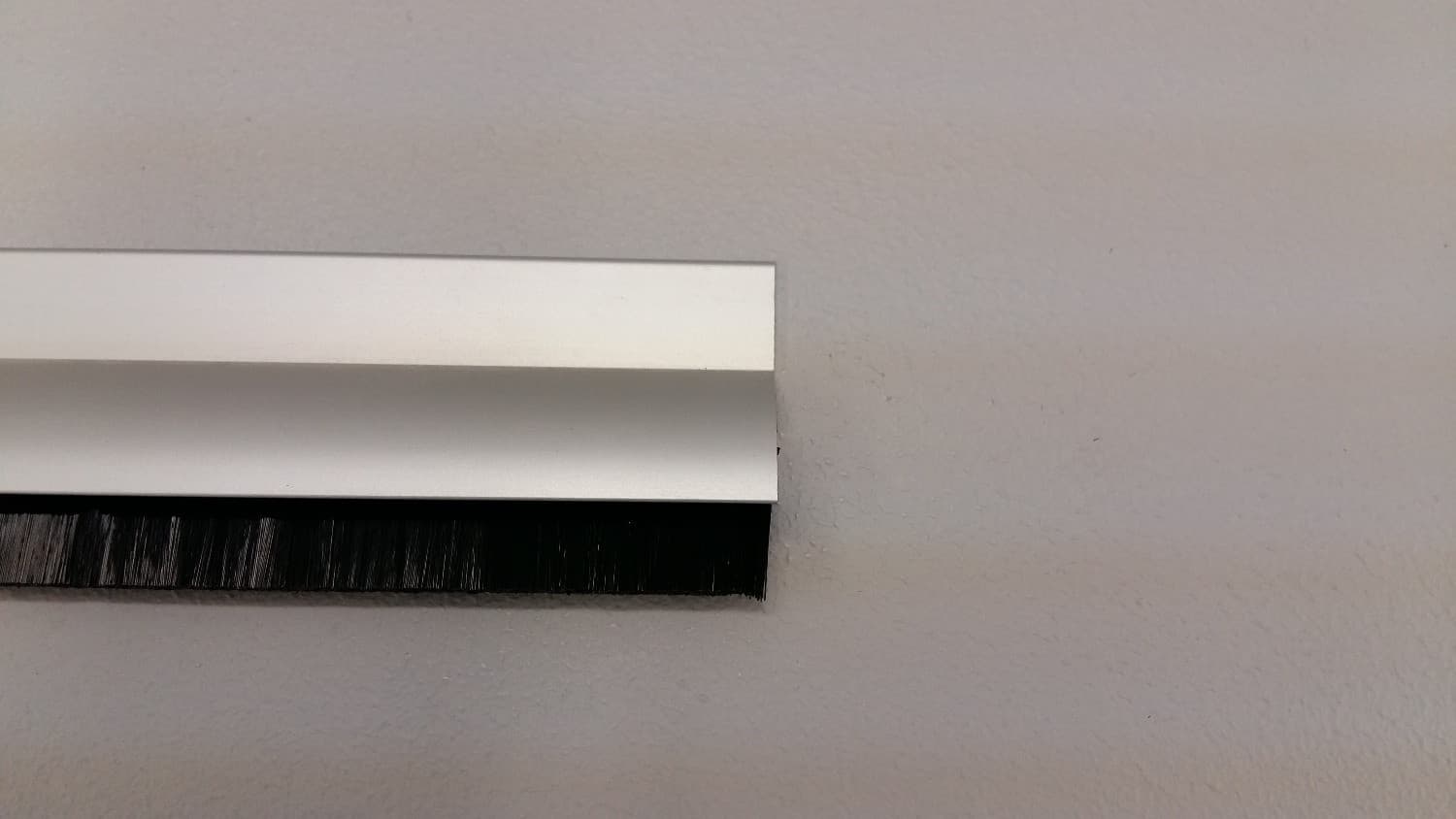 Balai de porte 36 en aluminium avec rejet d'eau  - Miniature 2