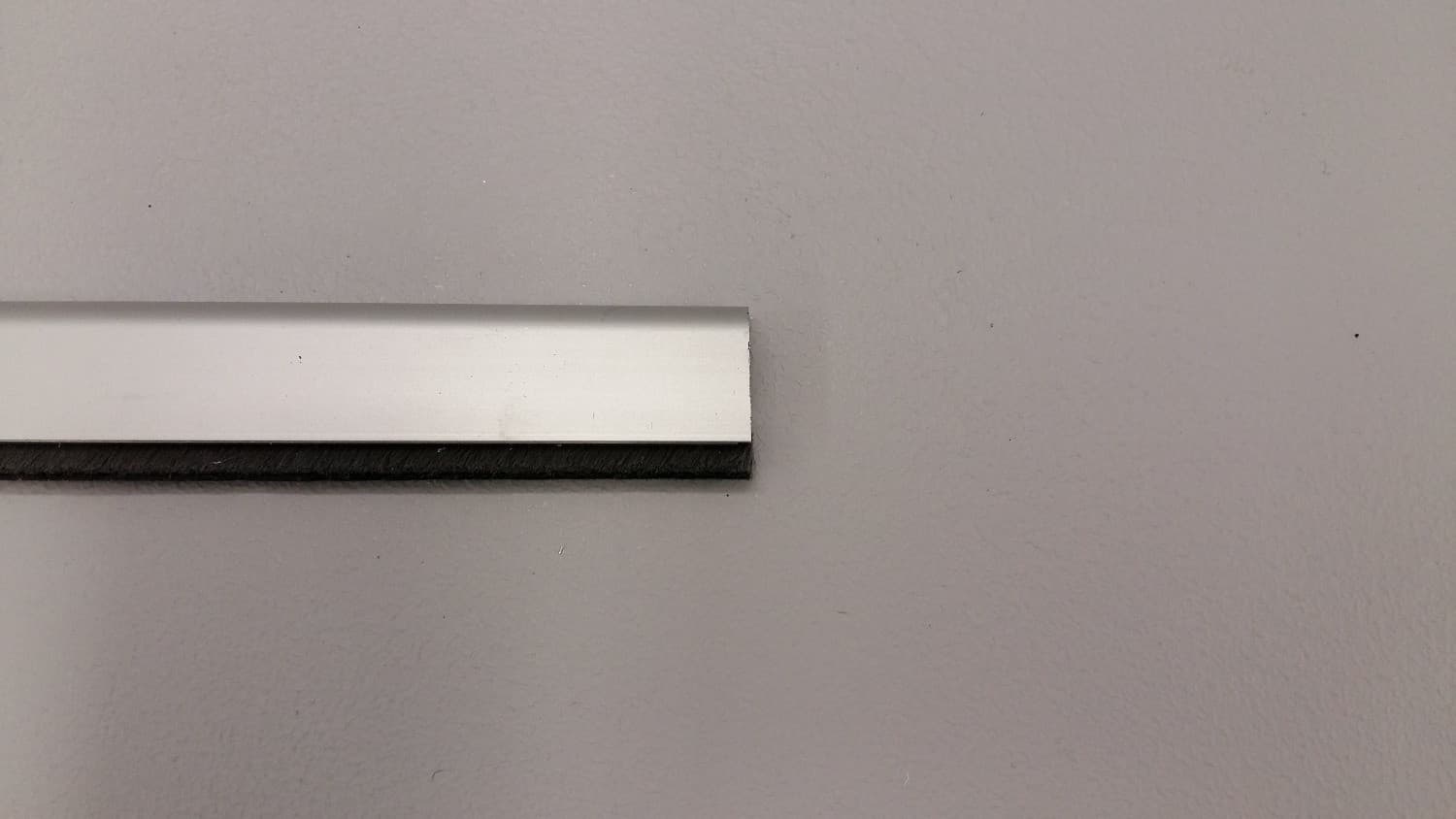 Ensemble de coupe-froid en aluminium et schlegel pour contour de porte - Miniature 3