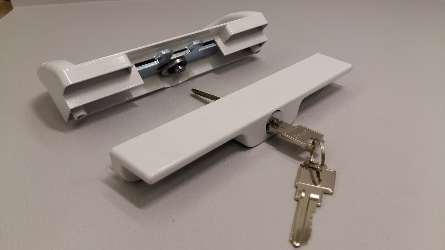 Poignee blanche avec clé pour porte patio - Miniature 3