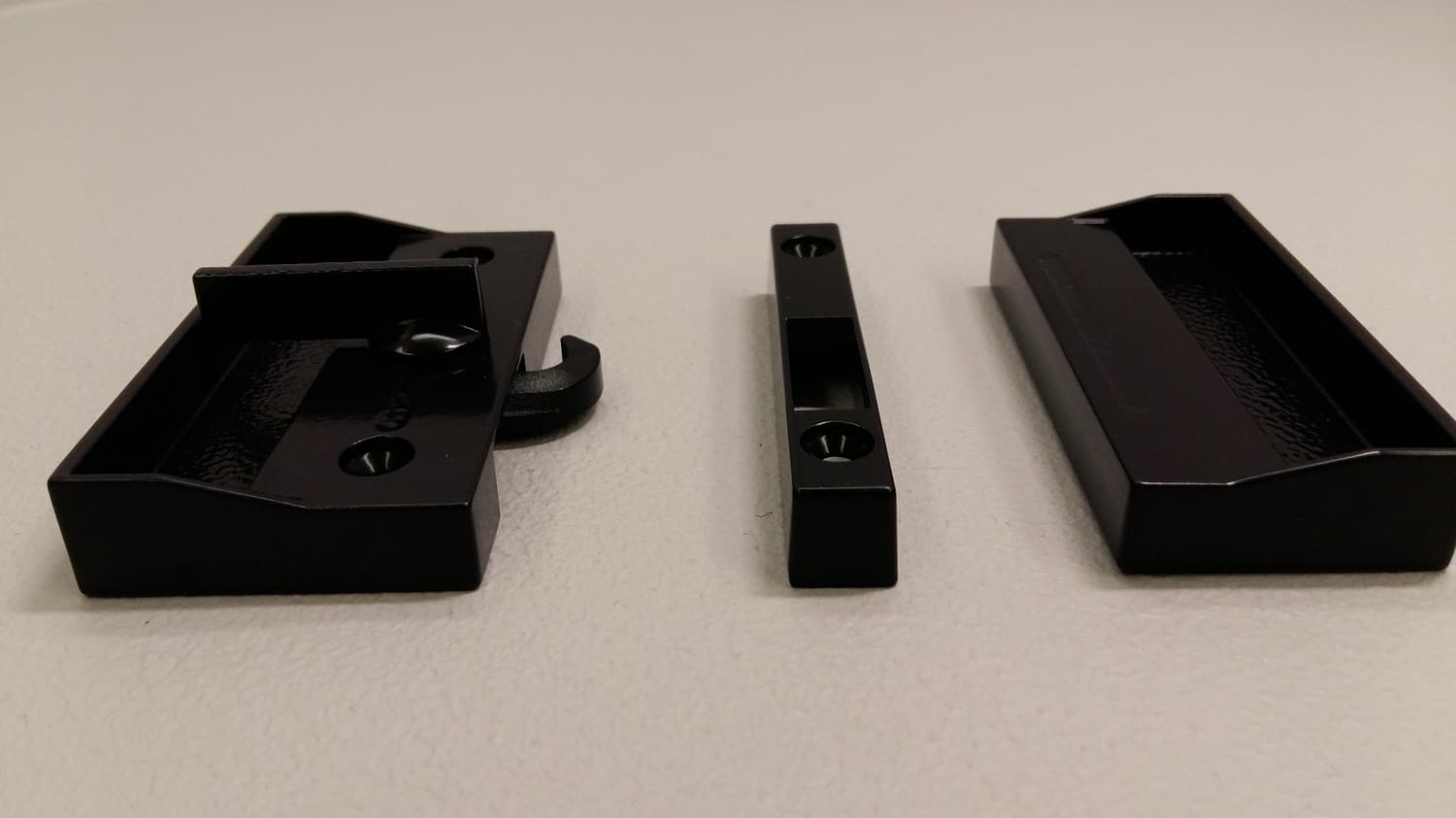 Poignee noire pour porte moustiquaire - Miniature 2