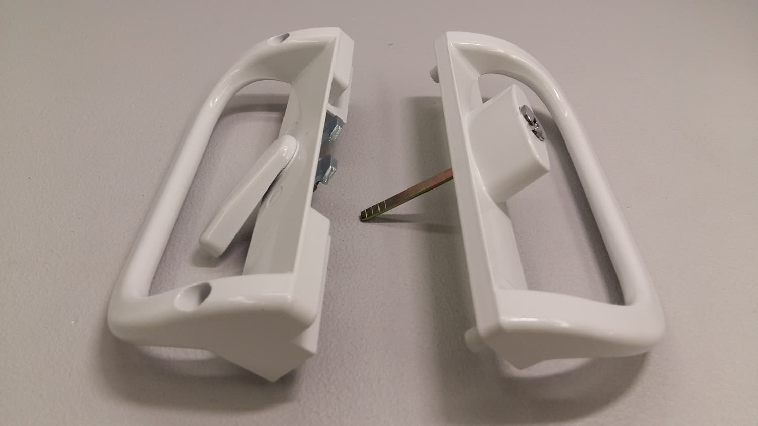 Poignee blanche avec clé pour porte patio - Miniature 2