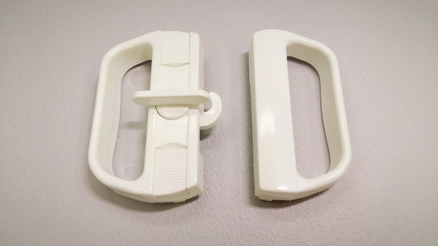 Poignee blanche pour porte moustiquaire - Image 1