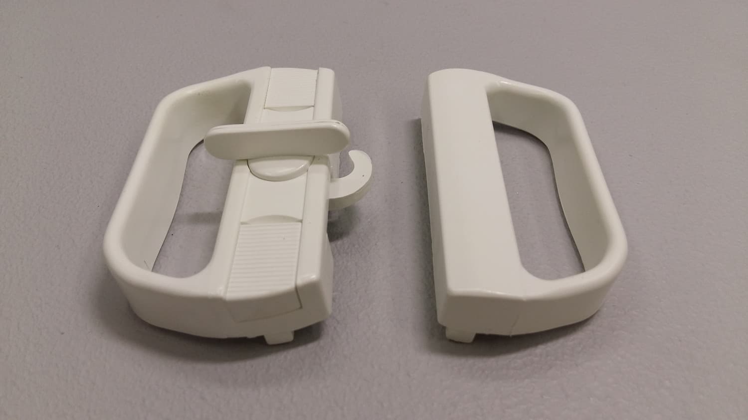 Poignee blanche pour porte moustiquaire - Miniature 2