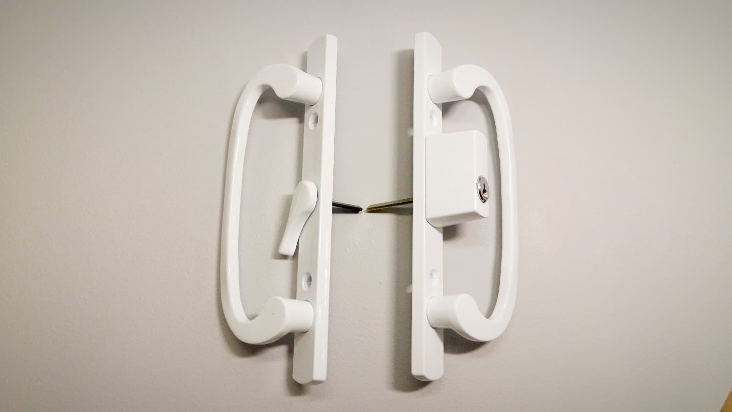 Poignee blanche avec clé pour porte patio - Image 1