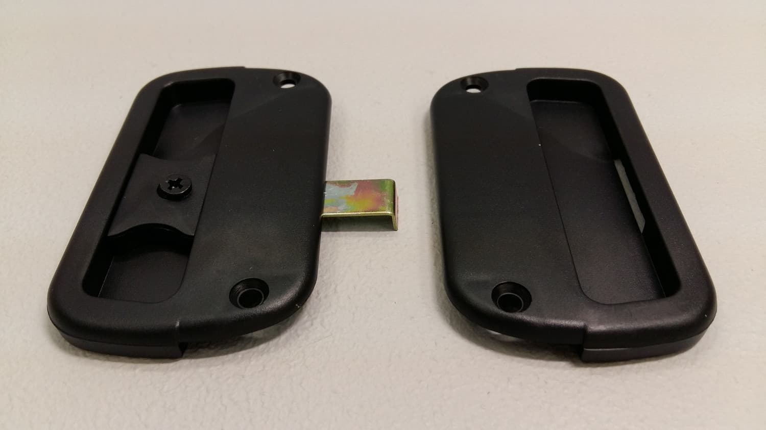 Poignee noire pour porte moustiquaire - Miniature 2