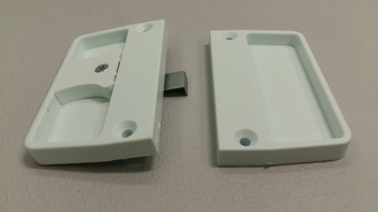 Poignee blanche pour porte moustiquaire - Miniature 2