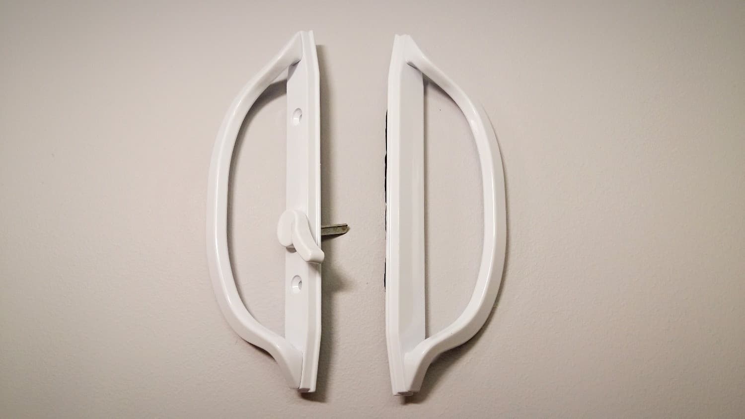 Poignee blanche pour porte patio - Image 1