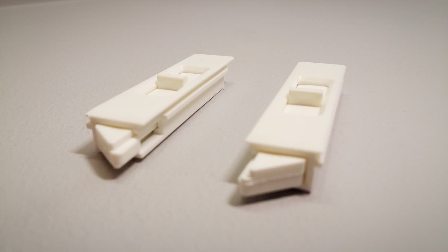 Barrure de fenêtre blanche(en paire) - Miniature 2