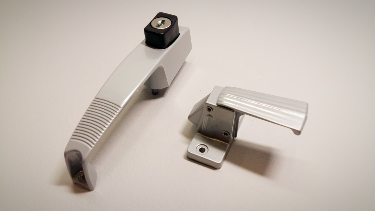 Ensemble de poignée avec clé pour contre-porte d'aluminium (gris) - Miniature 2