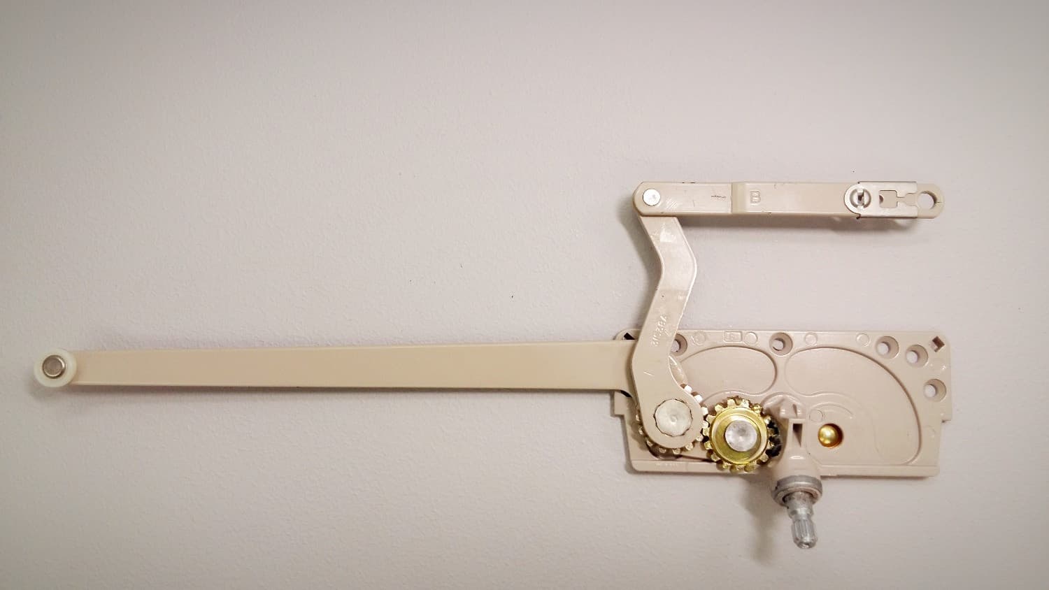 Operateur type Truth pour fenêtre à battant - Image 1