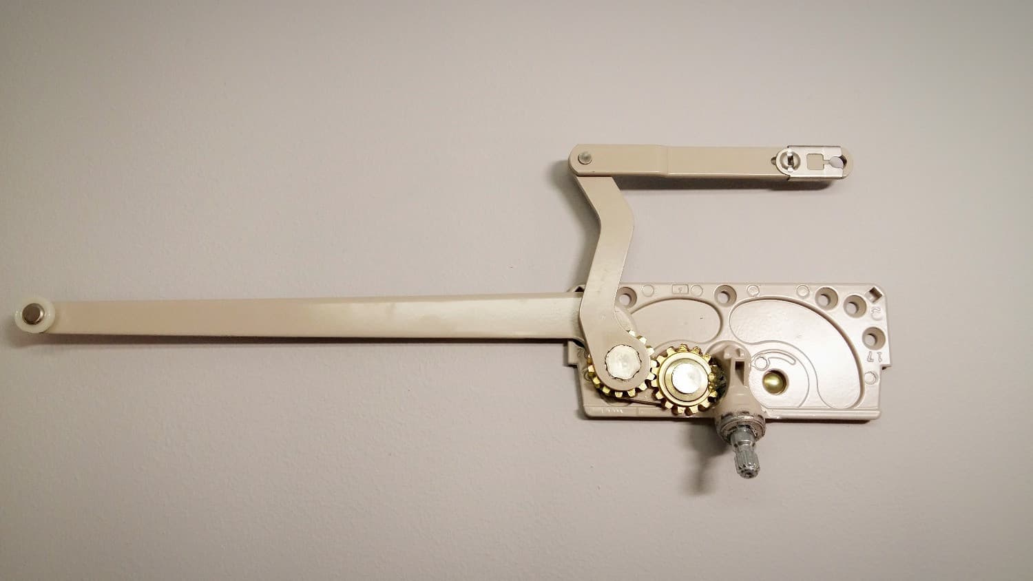 Operateur type Truth pour fenêtre à battant - Image 1