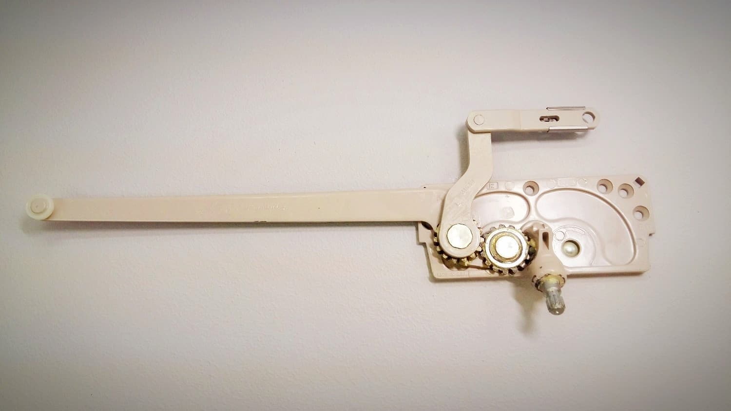 Operateur type Truth pour fenêtre à battant - Image 1