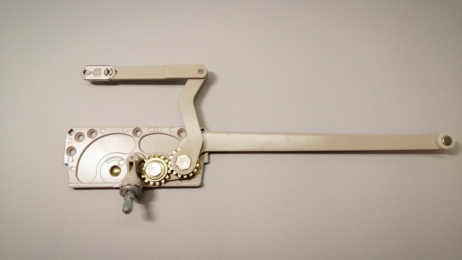 Operateur type Truth pour fenêtre à battant - Image 1