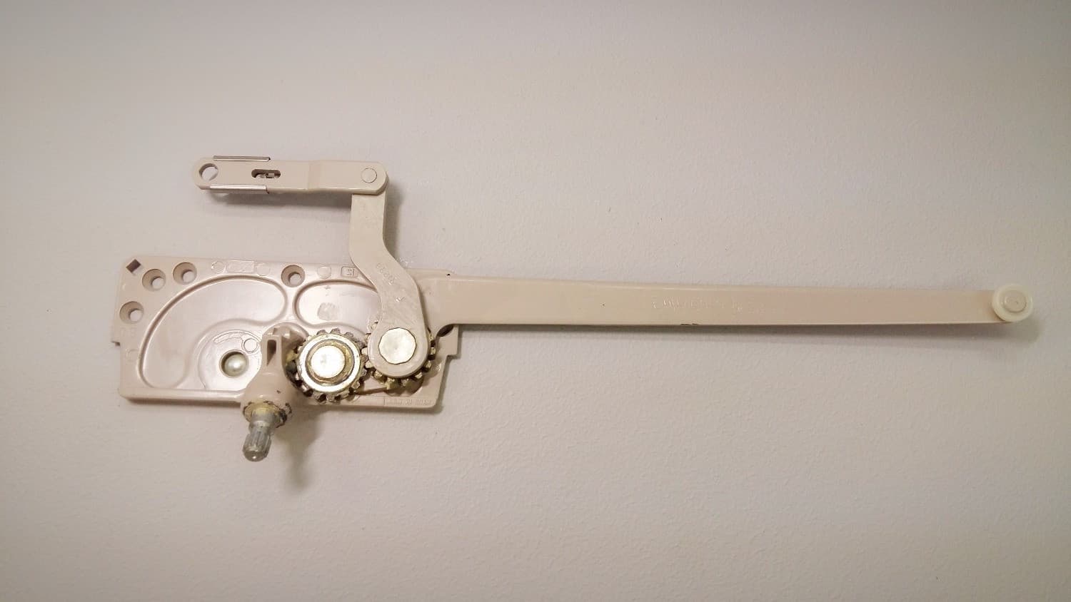 Operateur type Truth pour fenêtre à battant - Image 1