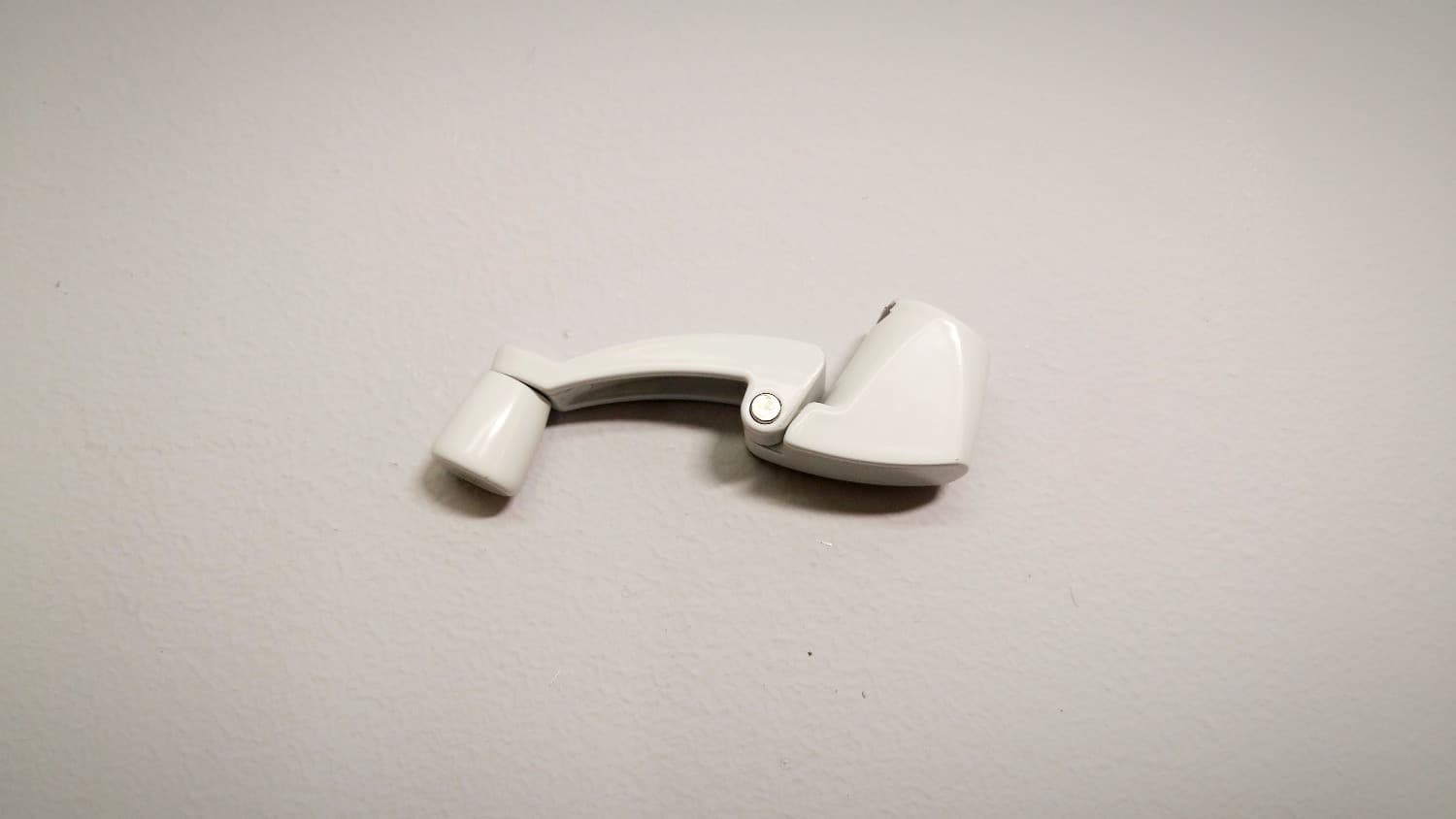 Poignee pliante pour opérateur de fenêtre à battant blanc - Image 1