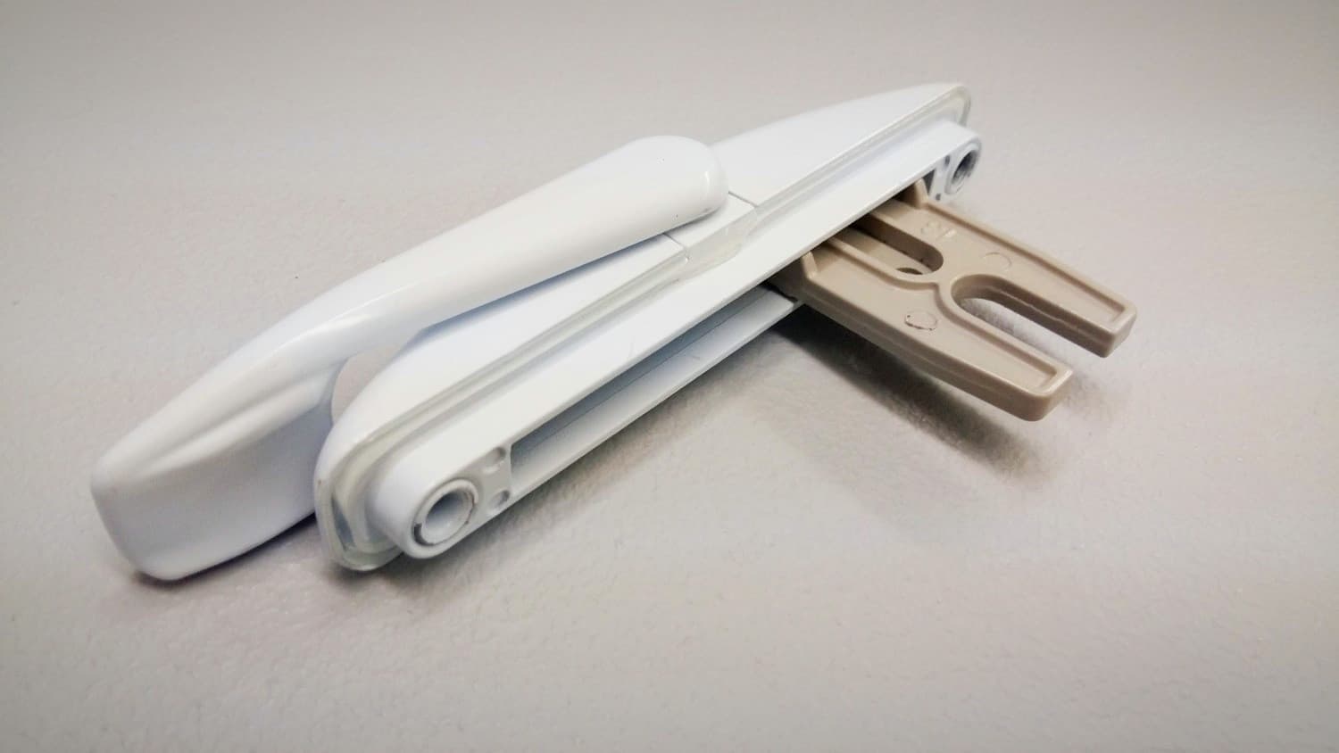 Barrure blanche pour fenêtre à battant - Miniature 2