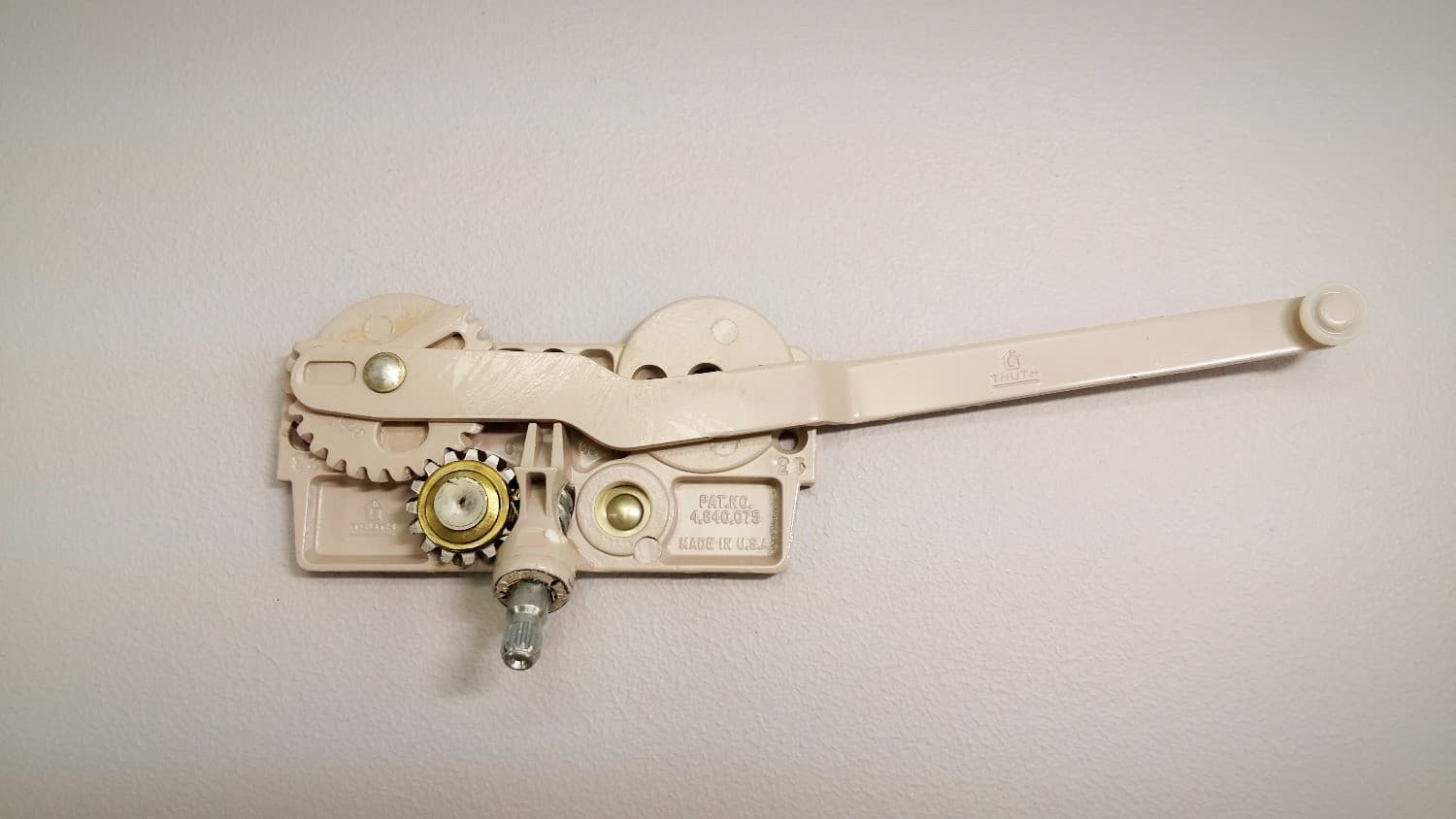 Operateur type Truth pour fenêtre à battant - Image 1