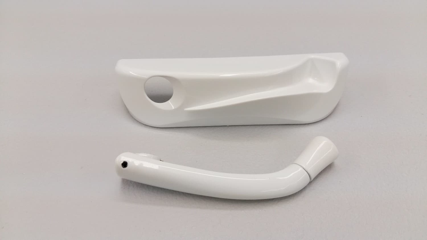 Poignee pliante et couvercle blanc pour opérateur de fenêtre à battant - Image 1