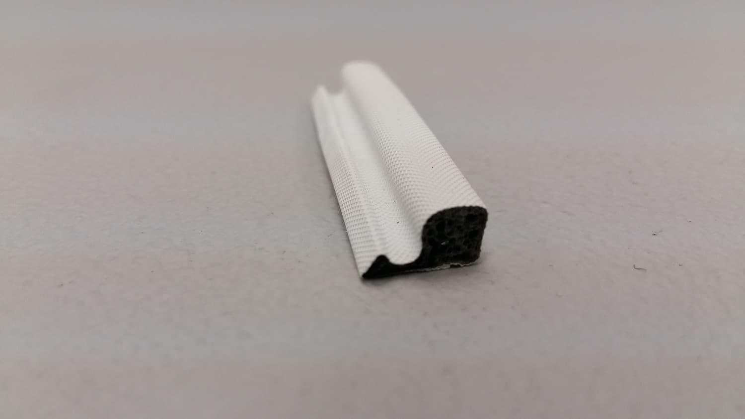 Coupe-froid blanc en thésamol recourvert de nylon(vendu aux pieds) - VOS-DEF6-164 | Vosthermos