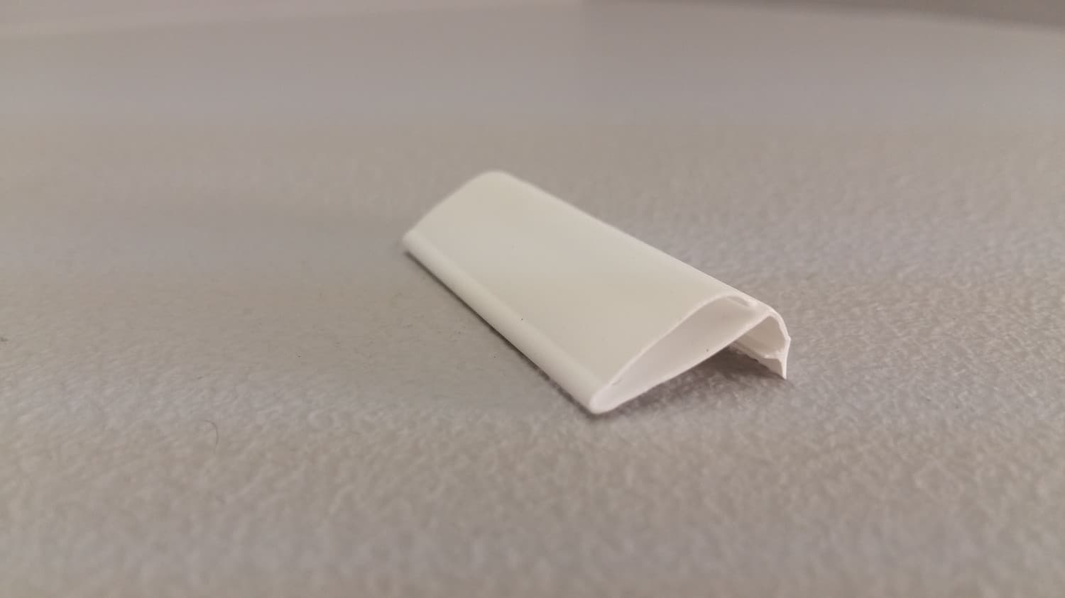 Coupe-froid blanc en polyflex 7' - VOS-DEF6-172BL | Vosthermos