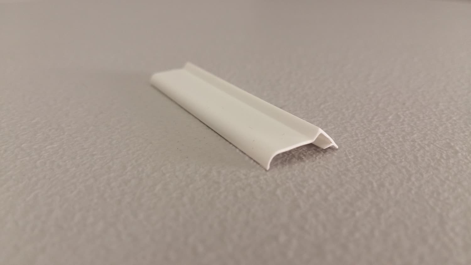 Coupe-froid blanc en polyflex 12' - VOS-DEF6-174BL | Vosthermos