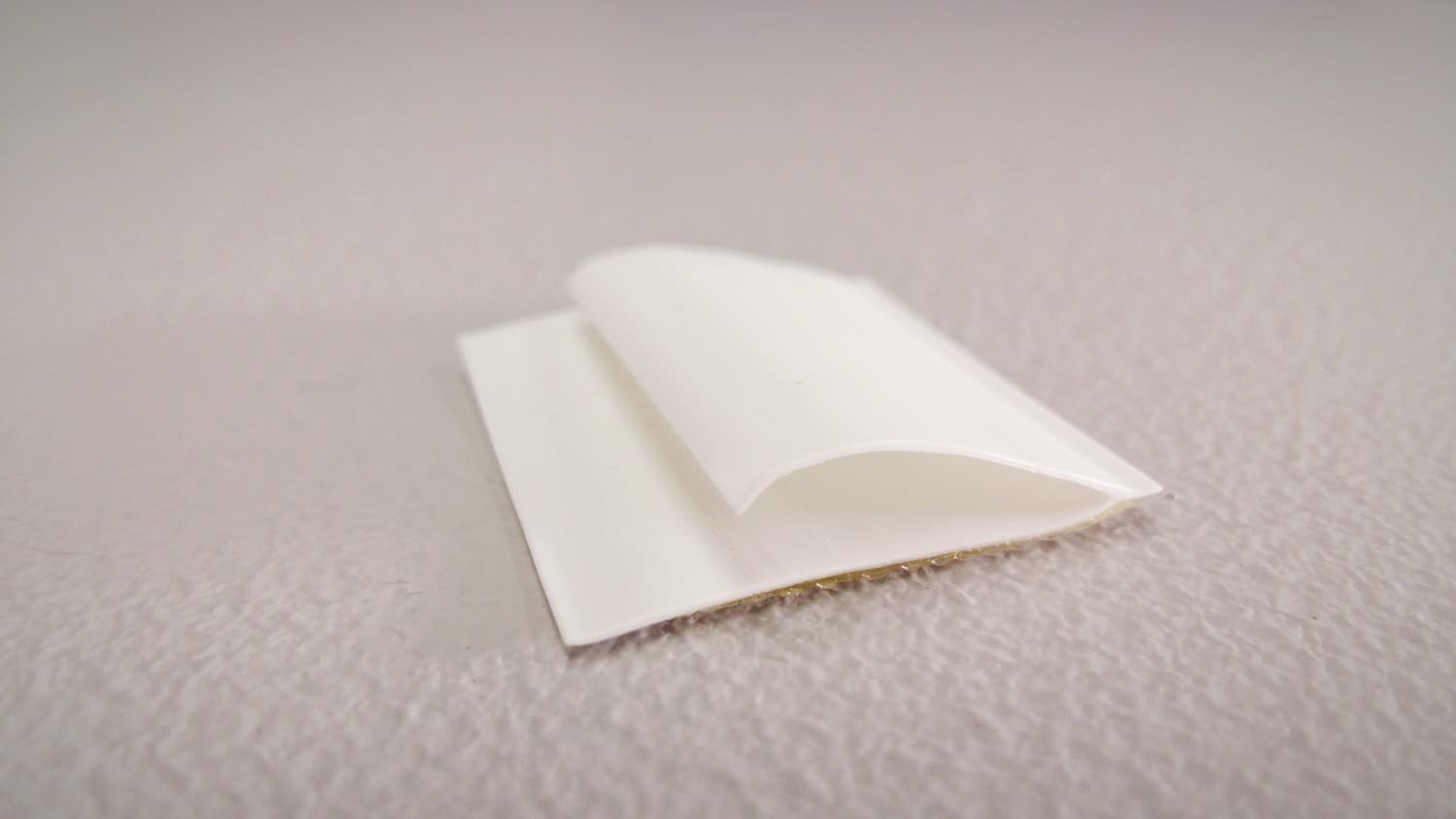 Coupe-froid auto-collant en Polyflex blanc (longueur de 84 pouces) - VOS-DEF6-176 | Vosthermos