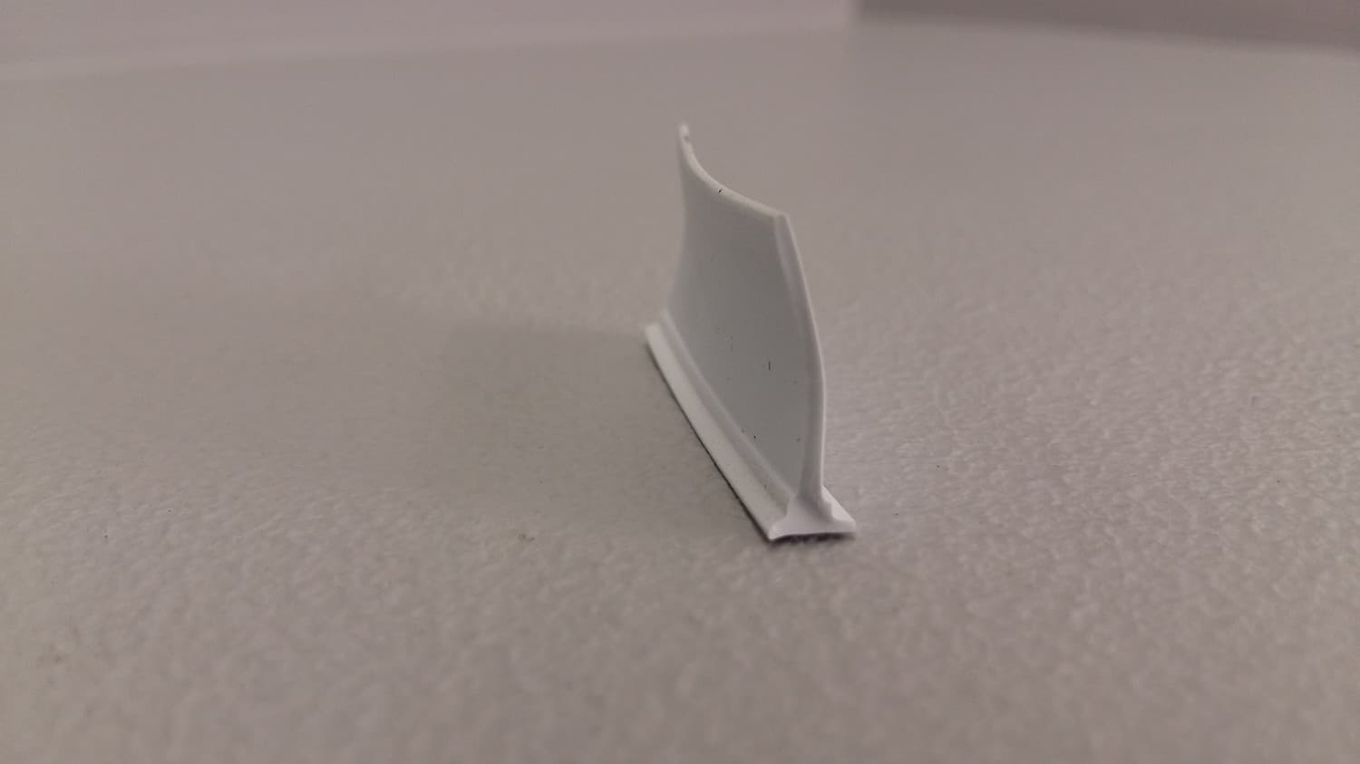 Coupe-mouche blanc pour porte moustiquaire coulissante (vendu au pied) - VOS-DEF9-113 | Vosthermos