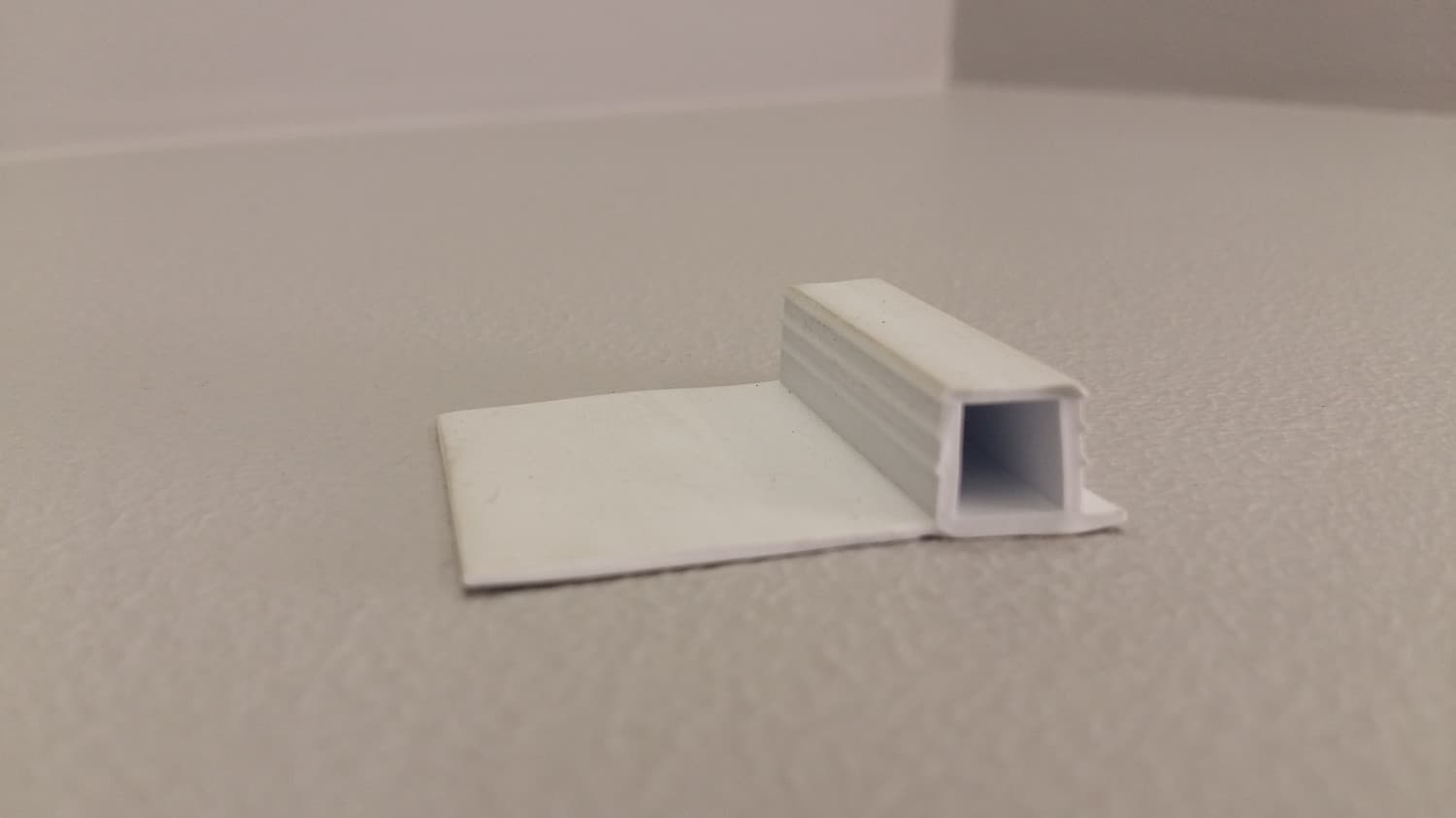 Coupe-mouche blanc pour porte moustiquaire (84) - VOS-DEF9-131 | Vosthermos