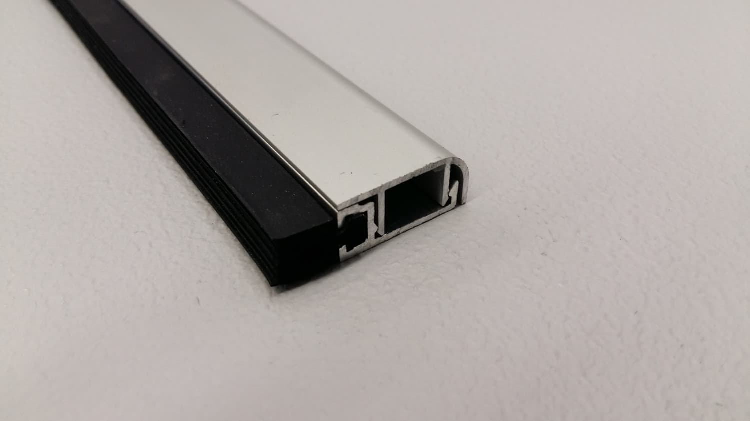 Ensemble de coupe-froid en aluminium et néoprène pour contour de porte - VOS-DEF10-166-17 | Vosthermos