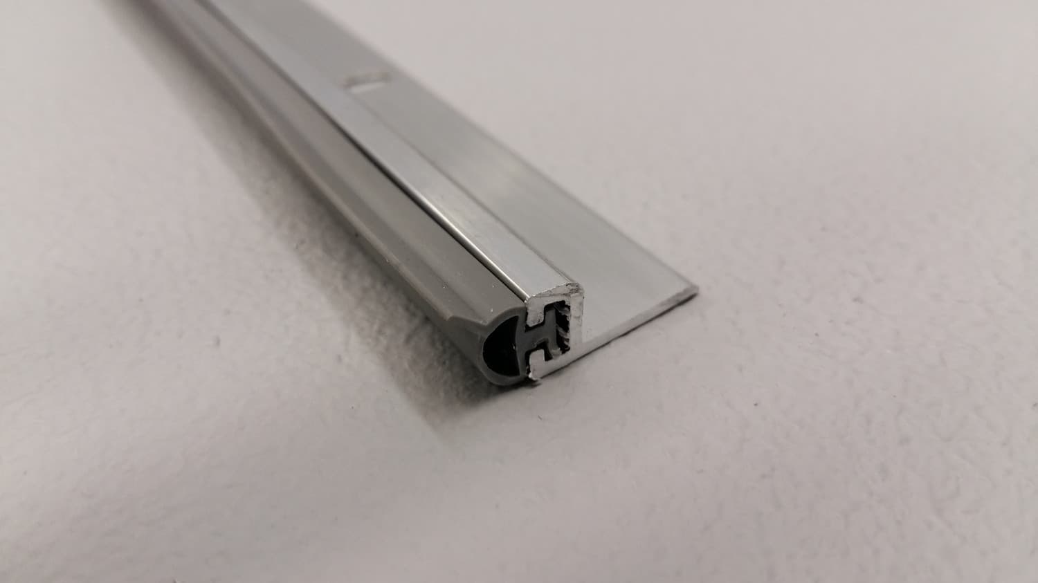 Ensemble de coupe-froid en aluminium et caoutchouc pour contour de porte - VOS-DEF10-218-17 | Vosthermos