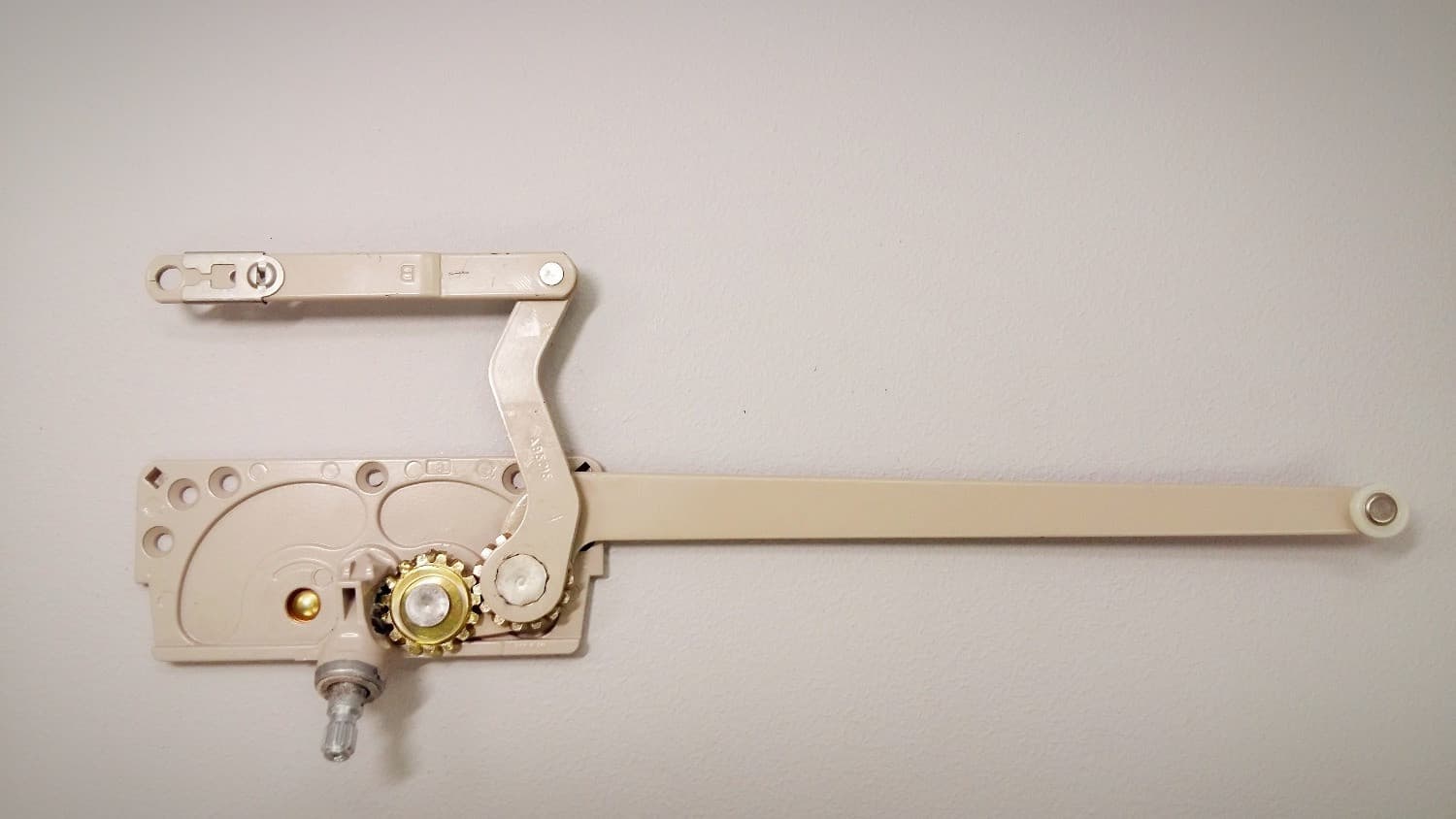 Operateur type Truth pour fenêtre à battant - Image 1